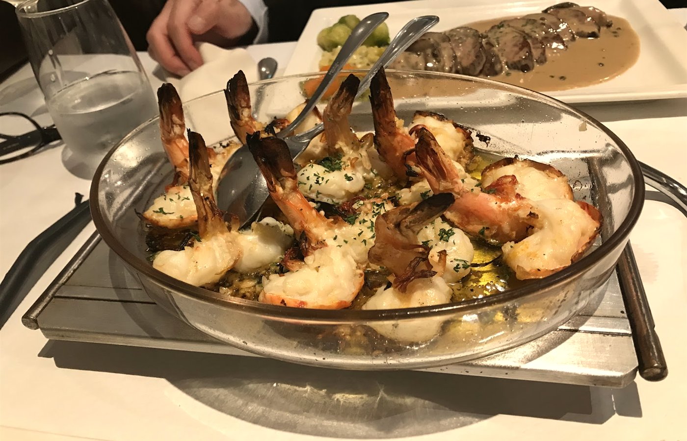 Grilled prawns in garlic butter at Um Grill